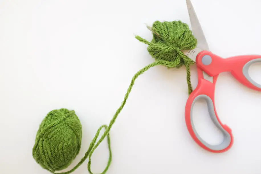 making pom poms